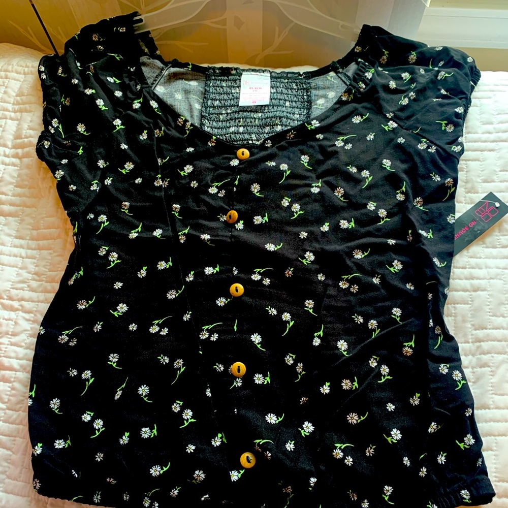 🌸3/$10 - NWT Black Floral Babydoll Top